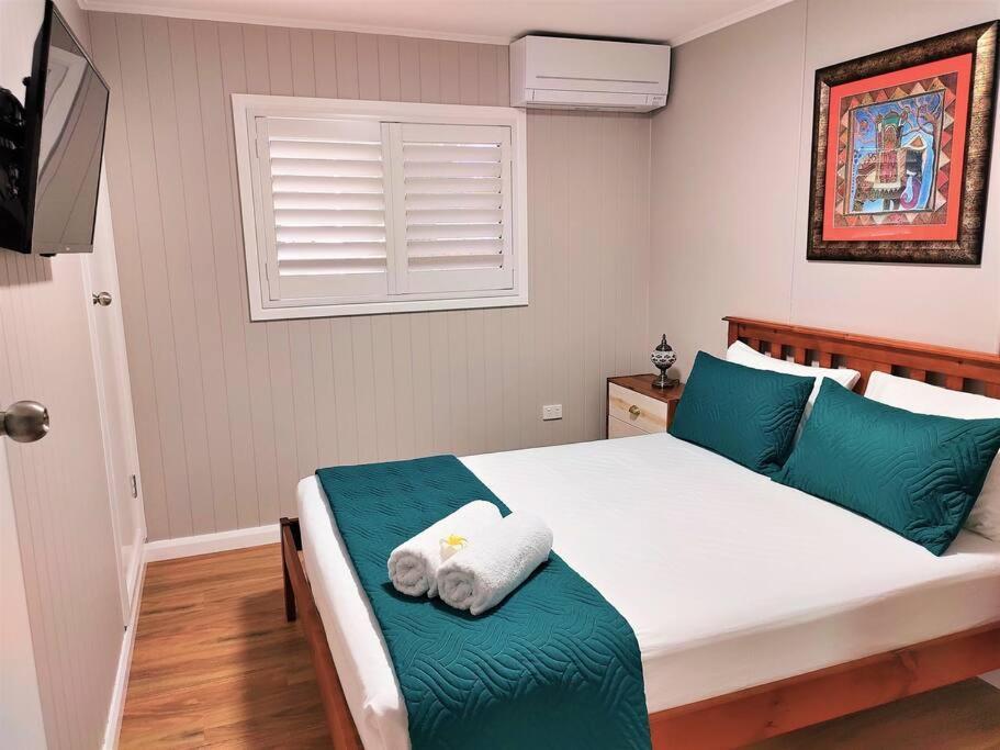 Cute Cottage - 2 Bedrooms - City & Strand Beach Location Townsville Exterior photo